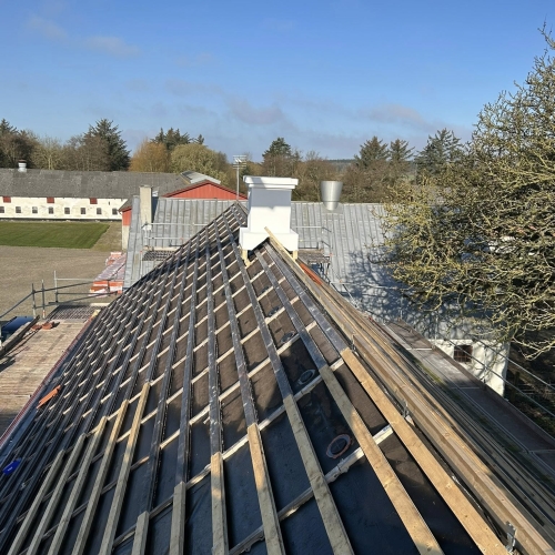 Krankørsel set fra taget med forberedelse til taglægning.