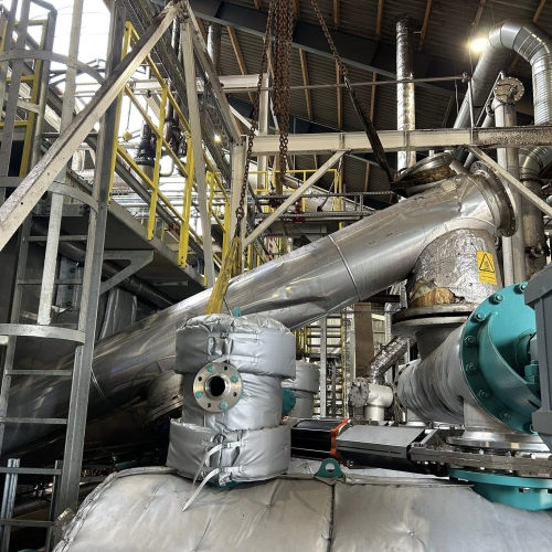 Krankørsel med maskindel i stålrør monteret i fabrikshal i Aalborg.