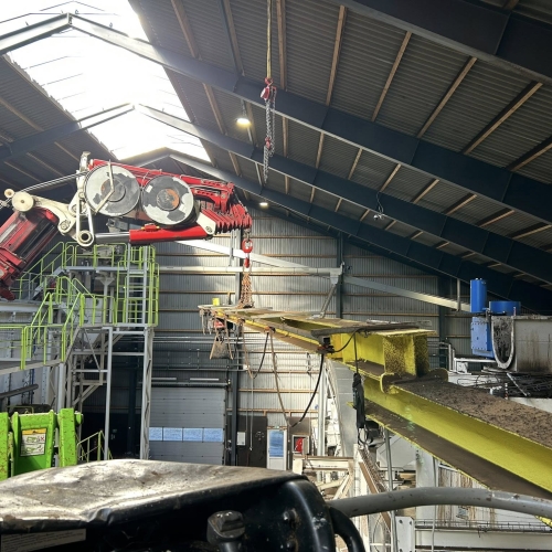 Krankørsel indendørs  i Aalborg med gul stålbjælke i ophæng.