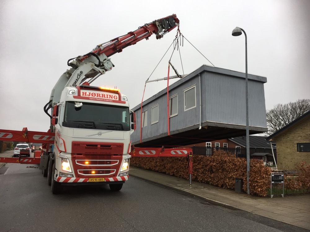 Krankørsel med transport og løft af modulbygning.