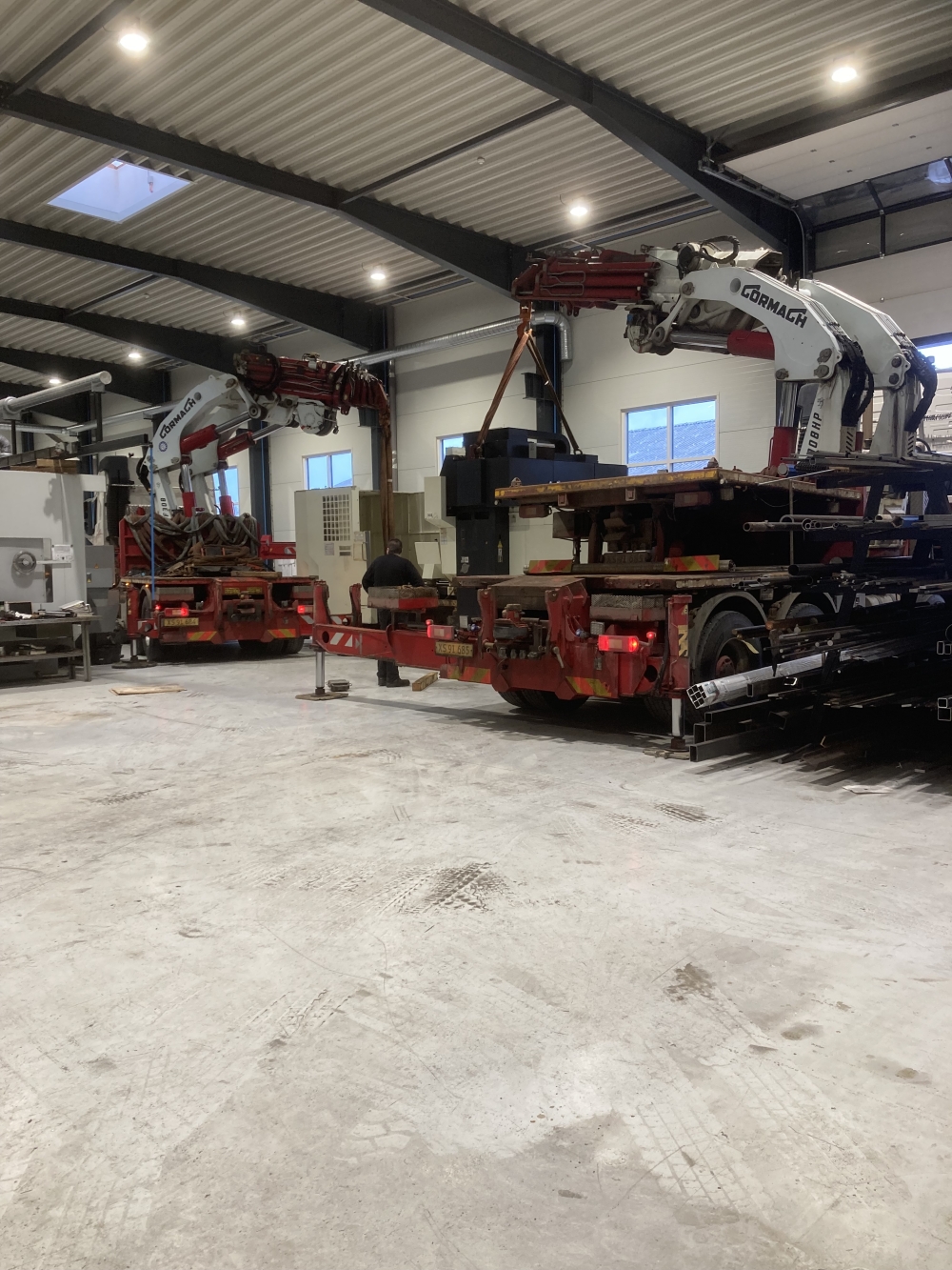 Indendørs krankørsel med præcisionsløft af maskineri i Aalborg.