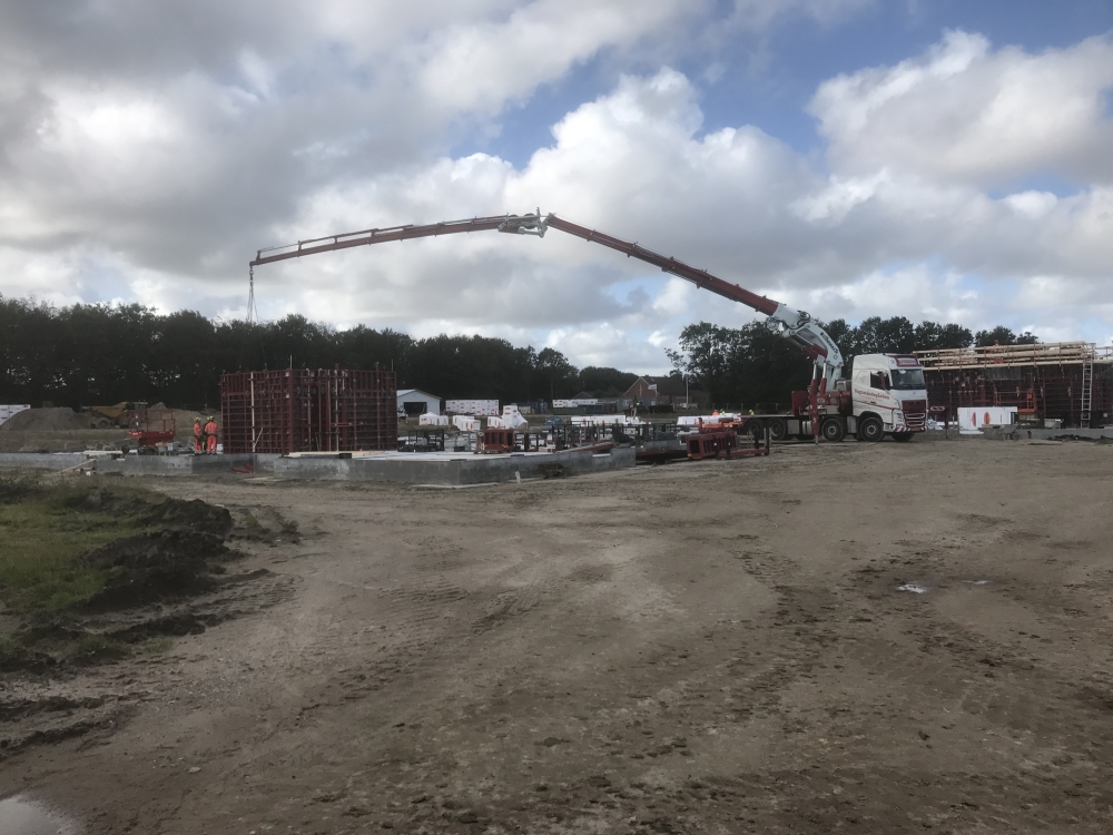 Krankørsel på byggeplads med mobilkran i Aalborg.